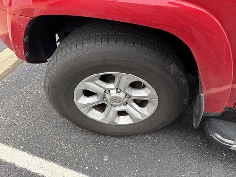 Used 2016 Toyota 4Runner SR5 image 7