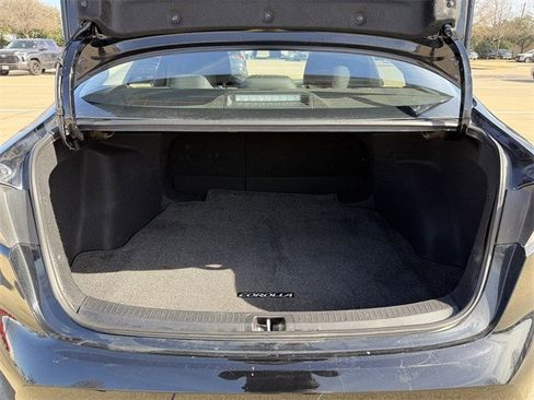 Certified 2025 Toyota Corolla LE image 28