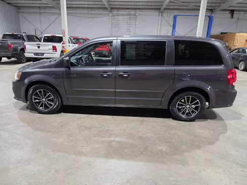Used 2015 Dodge Grand Caravan SE w/ Quick Order Package 29E SE FWD image 5