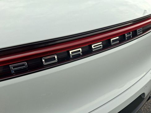 Used 2019 Porsche Macan AWD/4WD image 24