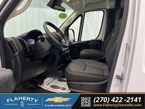 Used 2023 RAM ProMaster 2500 FWD image 9