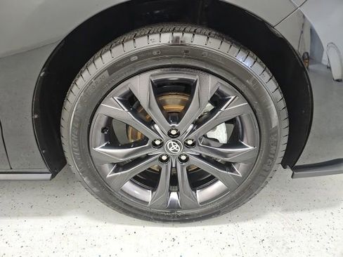 Used 2025 Toyota Sienna XSE FWD image 8