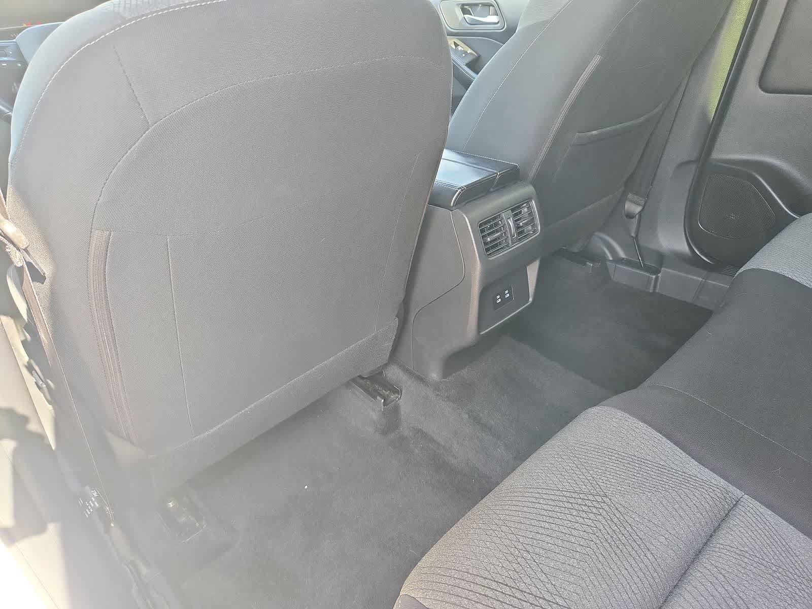 Used 2025 Nissan Rogue SV AWD/4WD image 18