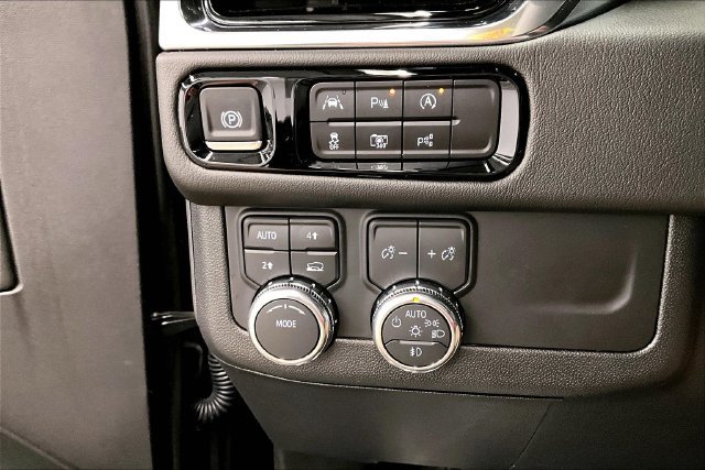 Used 2026 GMC Yukon Denali w/ Sun & Power Step Package AWD/4WD image 40