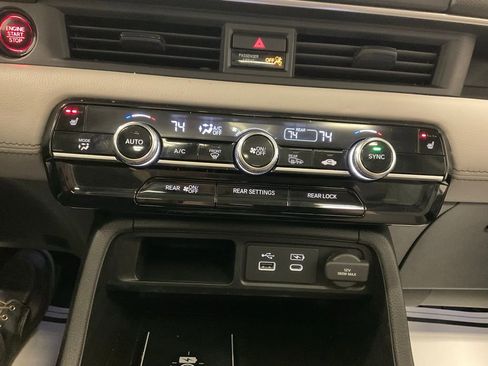 Used 2023 Honda Pilot Touring image 7