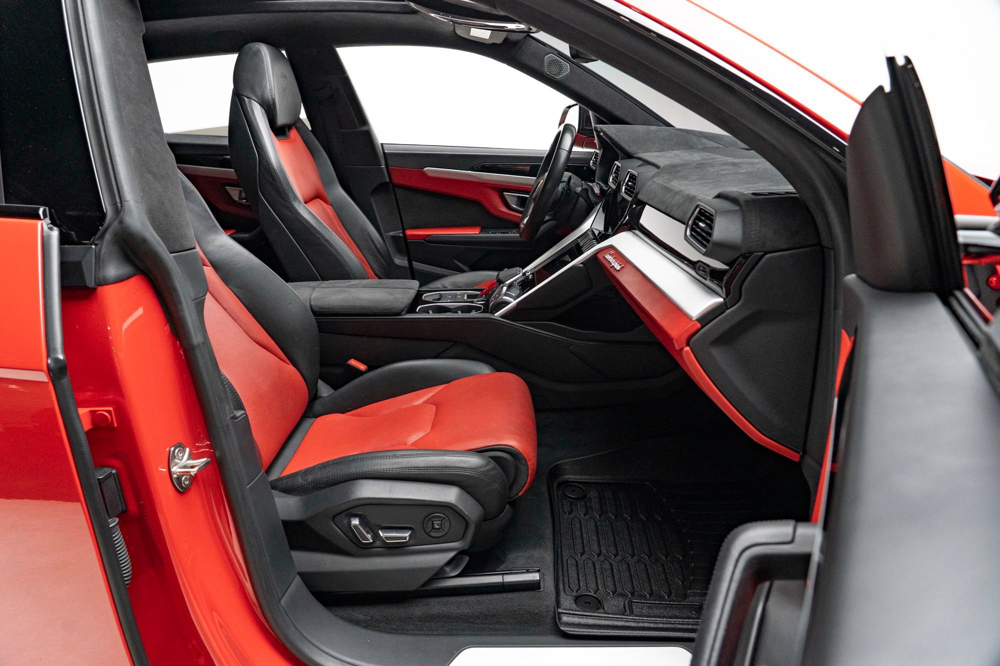 Used 2020 Lamborghini Urus AWD/4WD image 48