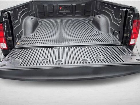 Used 2018 RAM 1500 Classic SLT image 8