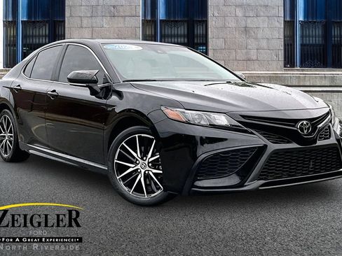 Used 2024 Toyota Camry SE FWD image 1