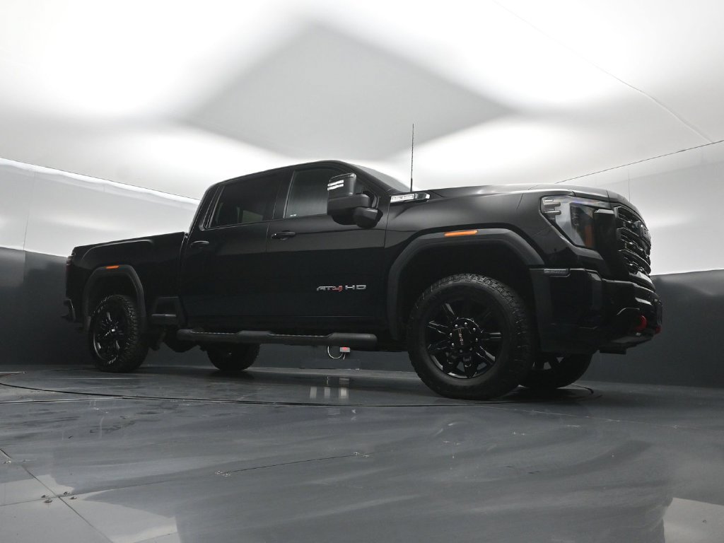 Used 2024 GMC Sierra 2500 AT4 w/ Technology Package AWD/4WD image 3