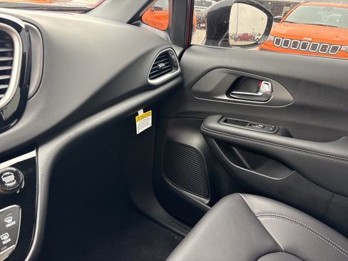 New 2026 Chrysler Voyager LX image 19