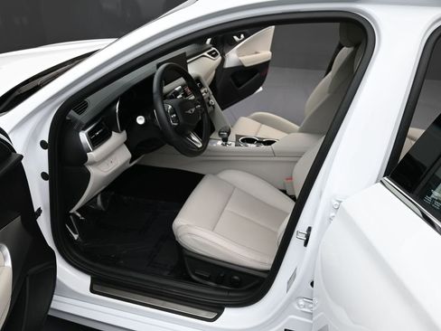 Used 2025 Genesis G70 2.5T image 11