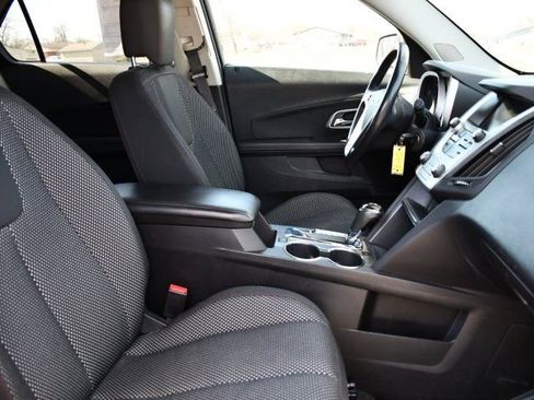 Used 2017 Chevrolet Equinox LT w/ Convenience Package image 23