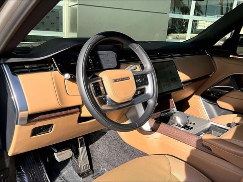 Certified 2024 Land Rover Range Rover SE AWD/4WD image 13