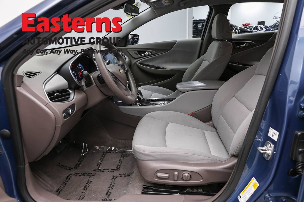 Used 2025 Chevrolet Malibu LT FWD image 14