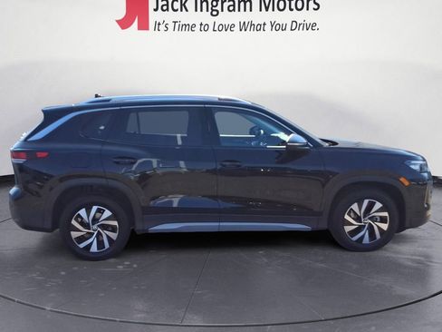 Used 2025 Volkswagen Tiguan S image 6