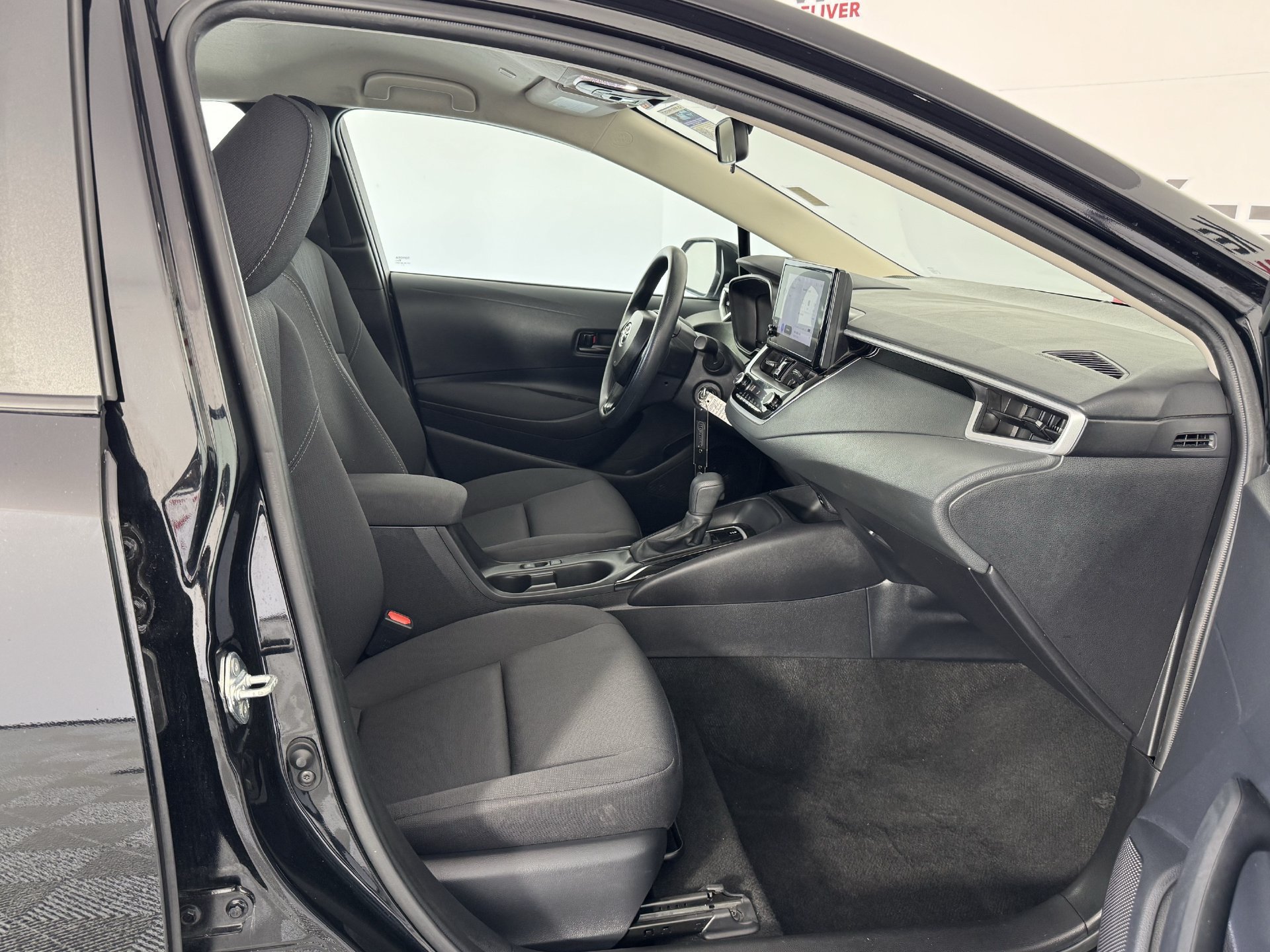 Certified 2025 Toyota Corolla LE FWD image 22