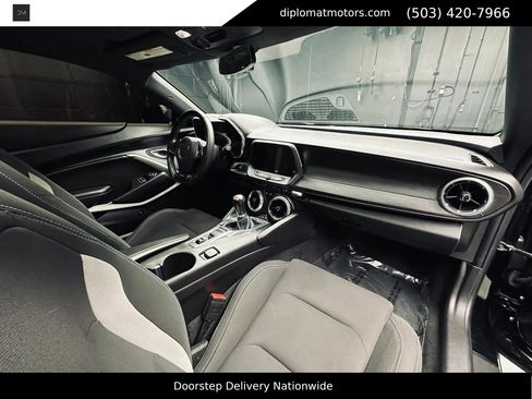 Used 2018 Chevrolet Camaro SS RWD image 65