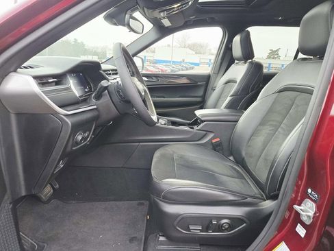 Used 2023 Jeep Grand Cherokee Altitude image 12