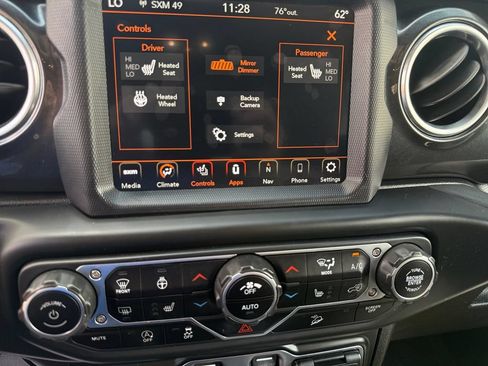Used 2020 Jeep Wrangler Unlimited Sahara AWD/4WD image 28