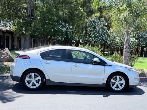 Used 2015 Chevrolet Volt w/ Enhanced Safety Package 1 FWD image 5