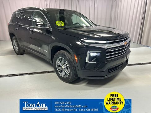 Used 2025 Chevrolet Traverse LT w/ Enhanced Driving Package image 1