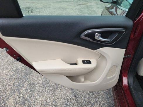 Used 2017 Chrysler 200 Limited Platinum image 8