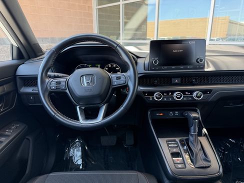 Used 2025 Honda CR-V Sport image 16