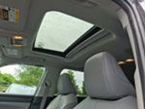 Used 2024 Toyota Highlander XLE AWD/4WD image 8