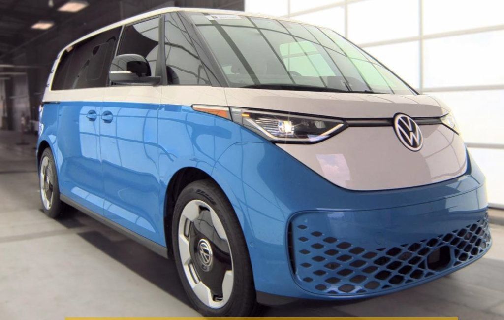 Used 2025 Volkswagen ID. Buzz Pro S RWD image 2