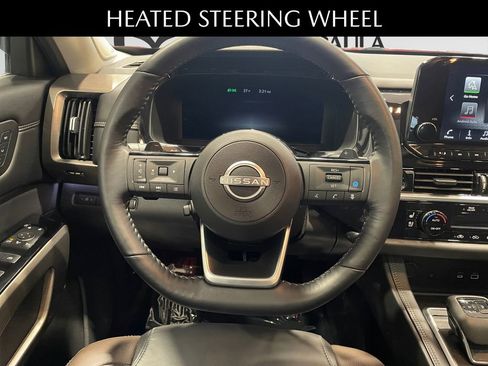 Used 2024 Nissan Pathfinder Platinum image 11