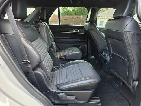 Certified 2025 Ford Explorer ST-Line w/ Premium Package RWD image 38