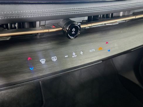 Used 2024 Nissan Ariya AWD image 23