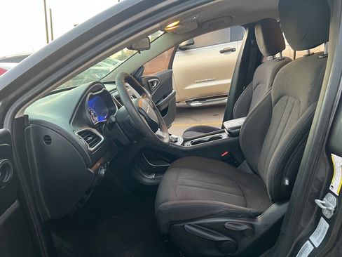 Used 2015 Chrysler 200 Limited FWD image 11