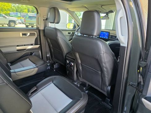 Used 2023 Ford Explorer XLT w/ Equipment Group 202A AWD/4WD image 17