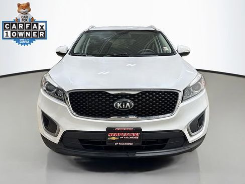 Used 2017 Kia Sorento LX image 3