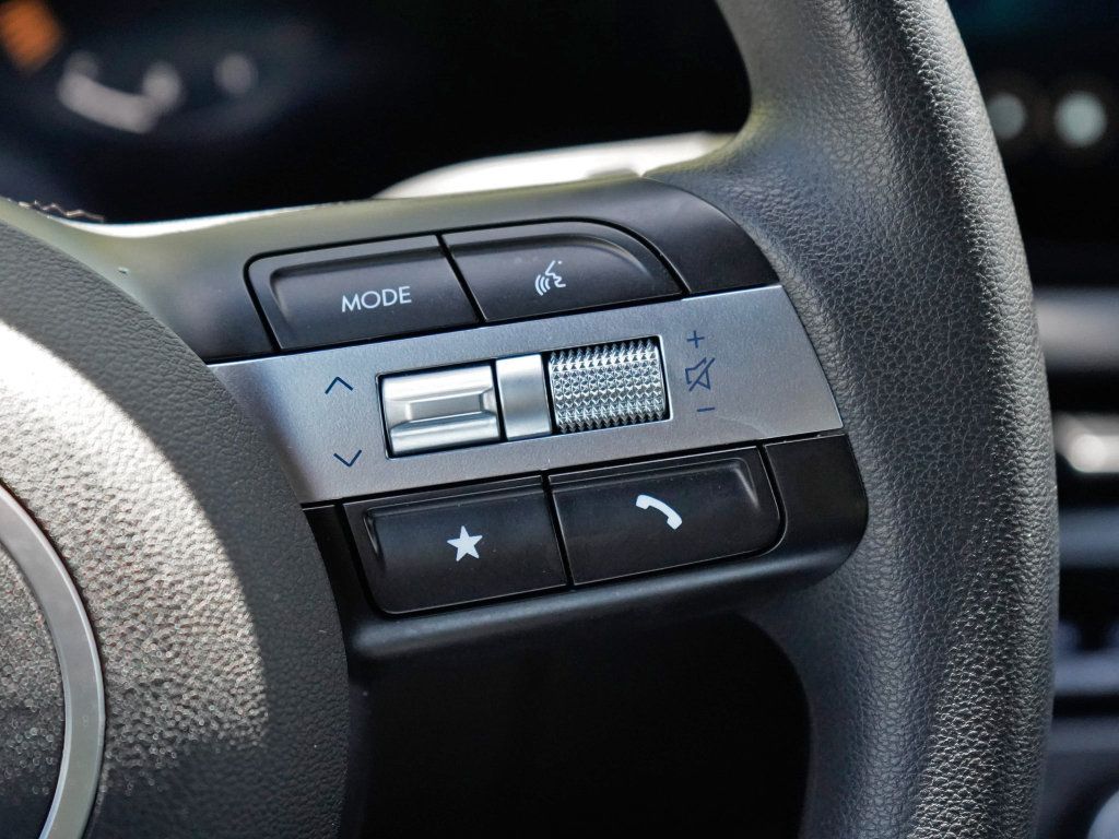 Used 2026 Hyundai Santa Cruz SE FWD image 16