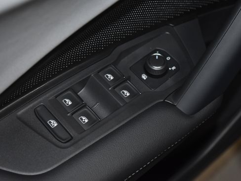 New 2026 Volkswagen Tiguan SE R-Line image 4