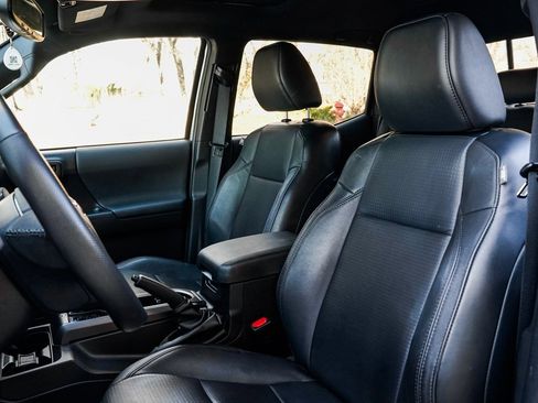 Used 2022 Toyota Tacoma TRD Sport image 15