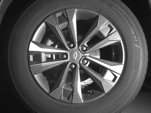Used 2025 Chevrolet Equinox LT FWD image 12