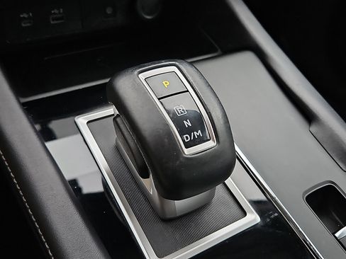 Used 2023 Mitsubishi Outlander SE image 14