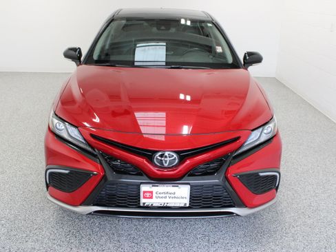 Used 2024 Toyota Camry XSE FWD image 3