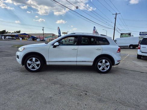 Used 2014 Volkswagen Touareg TDI image 9