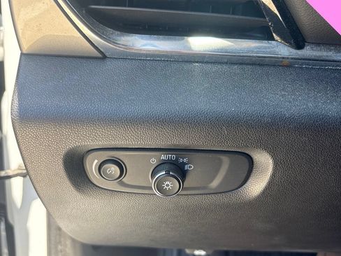 Used 2018 Chevrolet Traverse LS FWD image 9