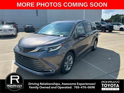Used 2021 Toyota Sienna Platinum AWD/4WD image 1