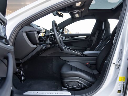 Certified 2025 Porsche Panamera 4 AWD/4WD image 23