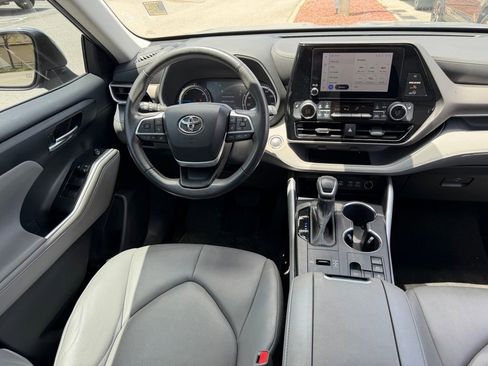 Used 2023 Toyota Highlander XLE FWD image 22