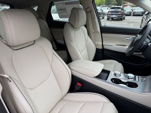 Used 2026 Genesis GV70 2.5T Advanced image 17