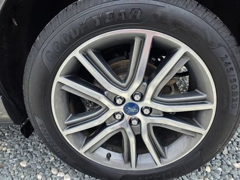 Used 2019 Ford Edge Titanium w/ Equipment Group 301A AWD/4WD image 10