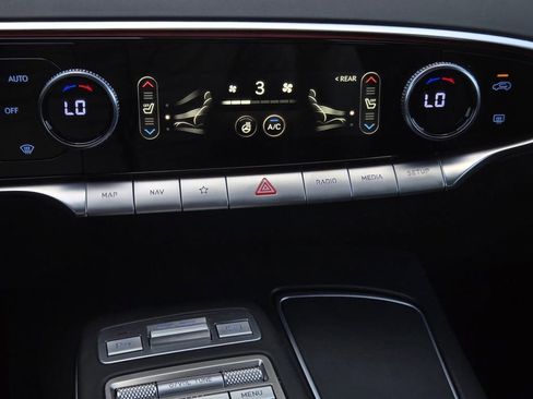 Used 2025 Genesis GV70 3.5T Sport image 26