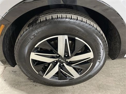 Used 2023 Kia Sorento EX image 22